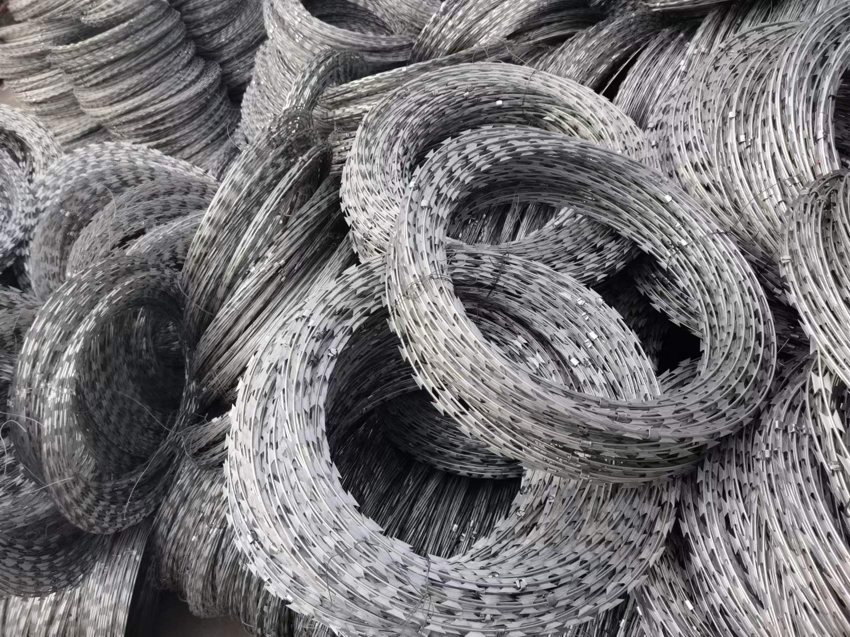 Material:
HDG strip or stainless
Type:
BTO12 BTO15 BTO22 BTO28 CBT30 CBT60 CBT65
Type of coil:
Crossed / Single
Coil diam:
450mm-960mm
Length of coil:
5m-20m