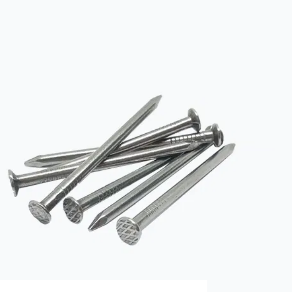 Processamento de superfície: processamento de luz brilhante de polimento mecânico, nenhum revestimento galvanizado, superfície clara e brilhante, nenhum ponto negro de oxidação, espinhos, resistência à ferrugem é melhor do que o prego preto comum, em conformidade com os requisitos de aparência de super varejo, materiais de construção no atacado no exterior.
Desempenho estrutural: barra redonda de chapéu plano + design de ponta de diamante, corpo de varinha liso e reto, ponta de pregos afiada e fácil de inserir; Resistência (flexão ≥ 90 ° não quebrar), pregado na madeira não é fácil de dobrar, não é fácil de colapsar, agarre estável, adequado para todos os tipos de madeira macia e dura fixa.
As vantagens da especificação: comprimento de 2-1/4" + diâmetro da barra BWG12, levando em consideração a força de penetração e força de fixação, o tamanho é adequado para o uso convencional da América Latina, África, construção principal, cena de carpintaria, muito versátil.
Vantagens de custo: alto custo-benefício do processo de polimento, sem prêmio de galvanoplastia, é a escolha central das categorias de baixo custo no mercado de materiais de construção no exterior.