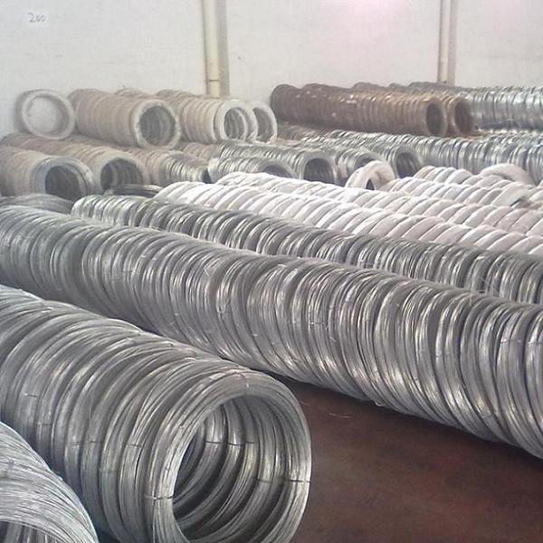 1. Agricultural animal husbandry: tying branches in orchards, fences for cattle and sheep pastures, and skeleton of breeding cages;
2. Construction project: large-scale steel bar binding, scaffolding fixing and heavy building materials packaging;
3. Wire mesh weaving: raw materials for welding mesh, guardrail mesh, gabion mesh and slope protection mesh;
4. Industrial packaging: heavy goods, steel pipes and wood containers are bundled and fixed;
5. Hardware products: processing coarse nails, bolts and hardware accessories;
6. Municipal Gardens: Highway protective fences, garden shapes and fixed greening.